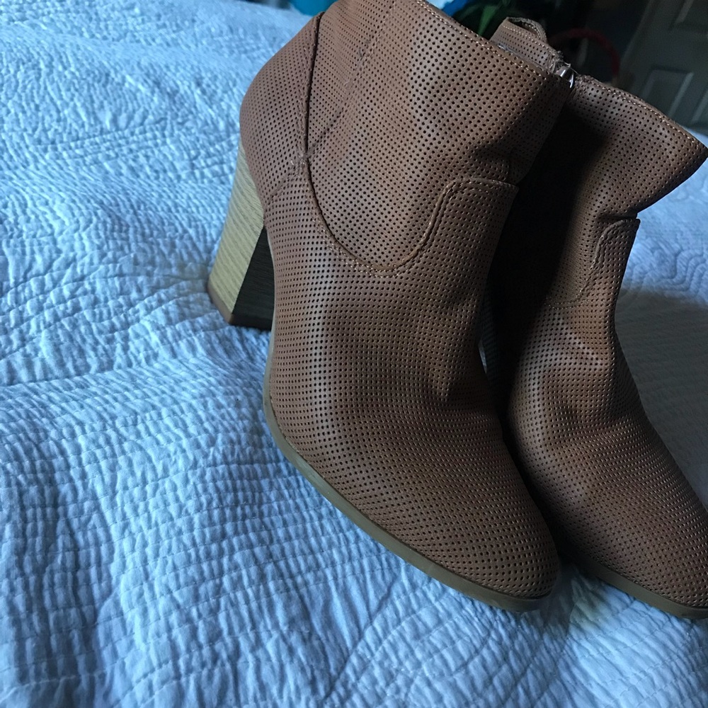 Heeled boots